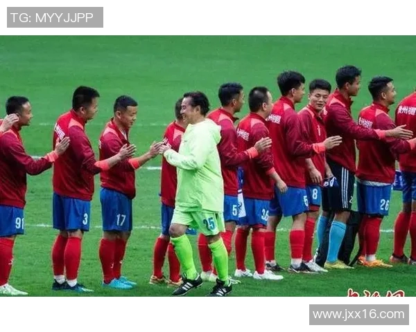 香港足球明星队赴湖州交流赛展现球技与友谊促进体育发展 香港足球明星队赴湖州交流赛展现球技与友谊促进体育发展