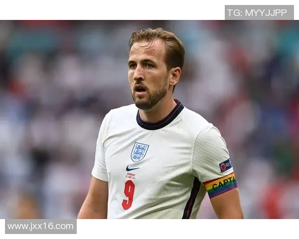 德国足球明星中身高最高的传奇球员及其辉煌职业生涯回顾