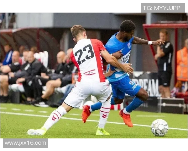 海伦芬主场迎战埃门争夺联赛关键三分的激烈对决 海伦芬主场迎战埃门争夺联赛关键三分的激烈对决