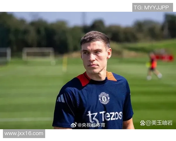 25号球衣的足球明星是谁他在赛场上的表现如何引人关注